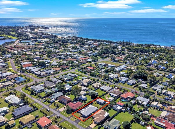 8 Isaac Street, Bargara, Qld 4670