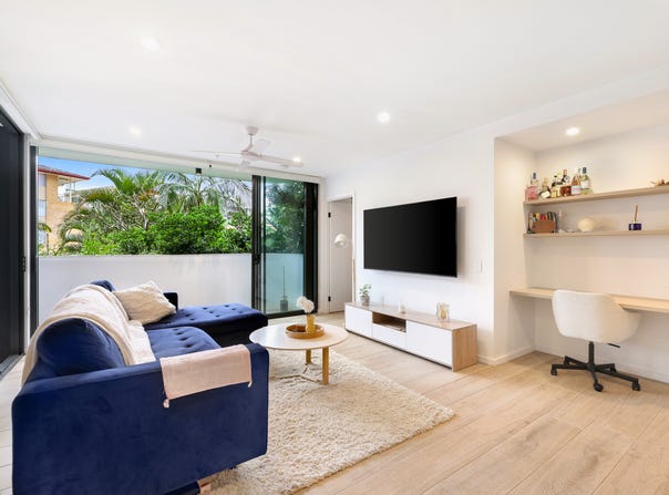 210/2 Mawarra Street, Palm Beach, Qld 4221