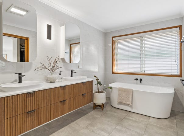 17 Oak Drive, Oakbank, SA 5243