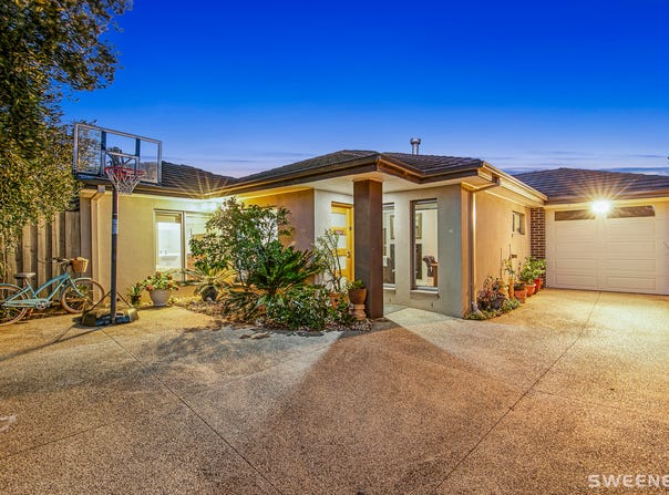 2/20 Curlew Avenue, Altona, Vic 3018