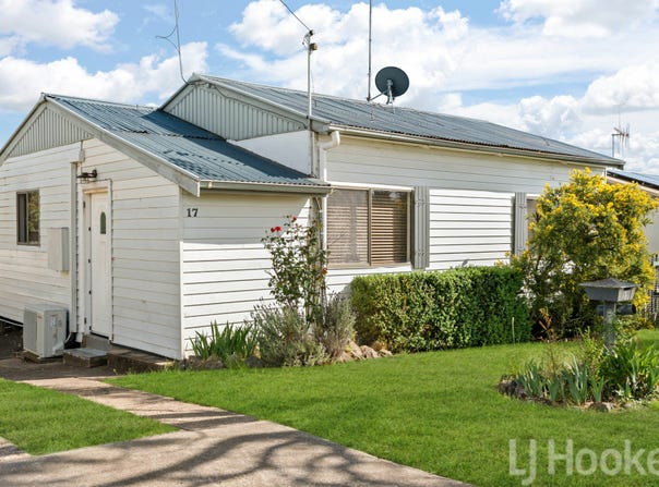 17 Moresby Way, West Bathurst, NSW 2795