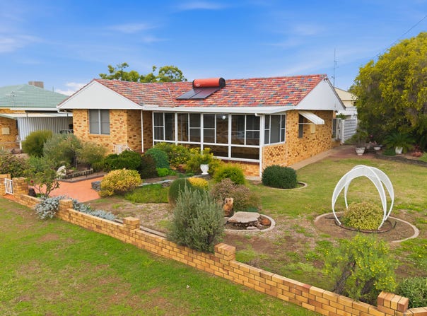 2 Oak Street, Tamworth, NSW 2340