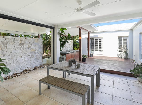 2 Sumatra Court, Kawana Island, Qld 4575