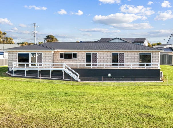 11 Carins Close, Tomahawk, Tas 7262