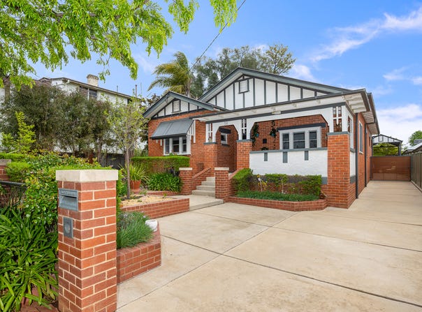 58 Collins Street, Turvey Park, NSW 2650