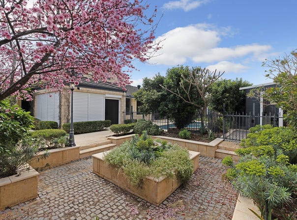 49 Lowan Loop, Karawara, WA 6152