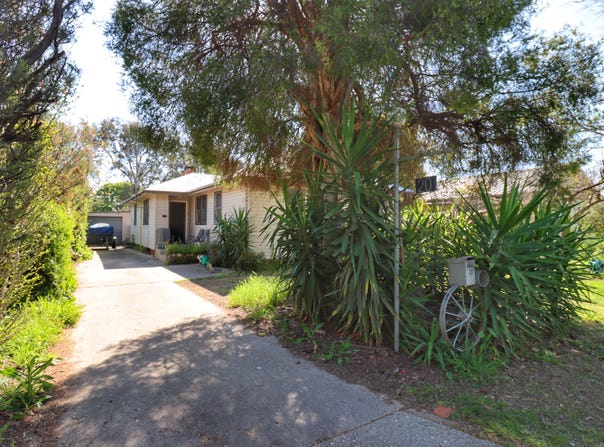 20 Thomas Street, Cowra, NSW 2794