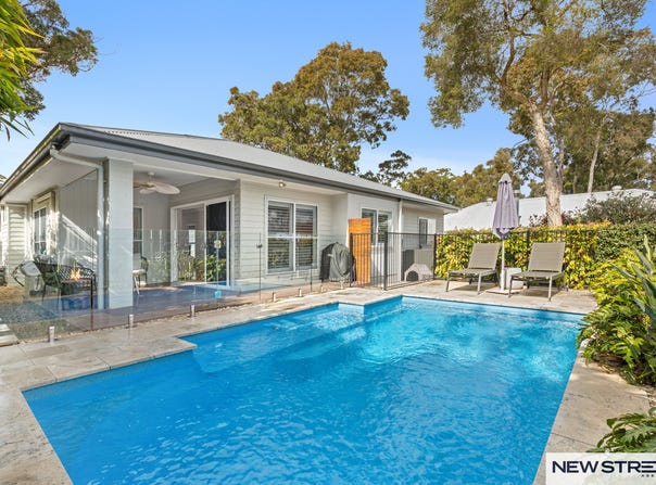 8 Nightshade Crescent, Murrays Beach, NSW 2281