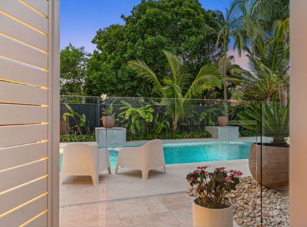 1 Satinash Place, Mudjimba, Qld 4564
