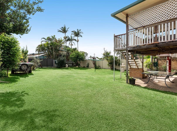 11 Wilfred Street, Lota, Qld 4179