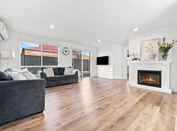 7 Cambridge Close, Cranbourne East, Vic 3977