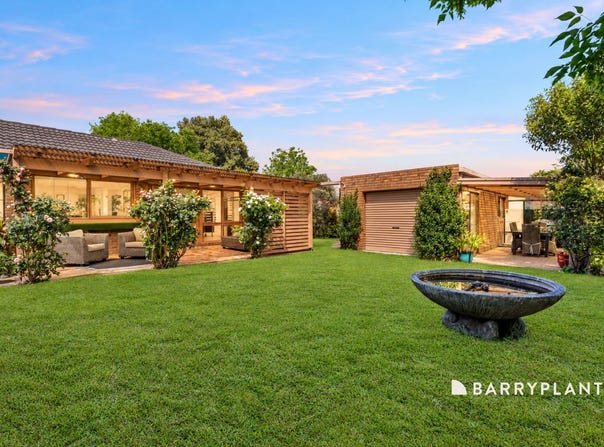 15 Earlston Square, Berwick, Vic 3806