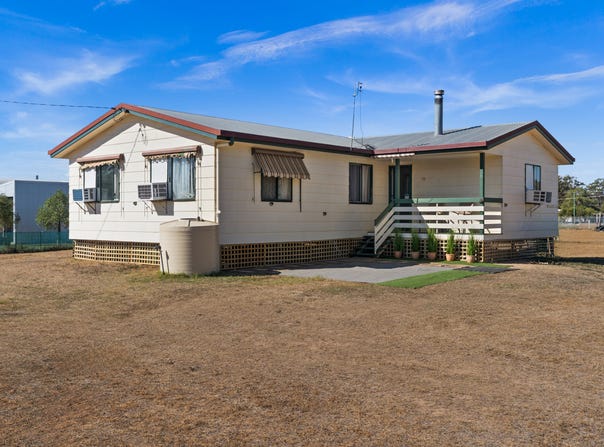 2 Peter Street, Leyburn, Qld 4365