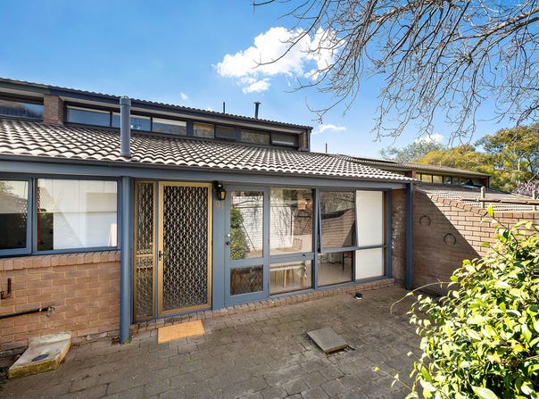 91 Barnet Close, Phillip, ACT 2606