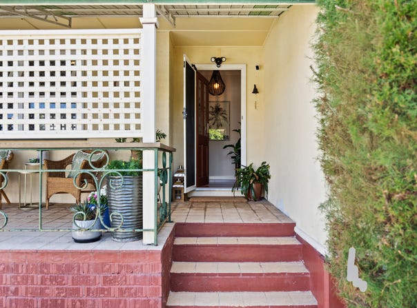 44 Brooke Avenue, Southport, Qld 4215