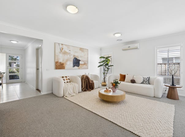 27/2 Barton Drive, Sandhurst, Vic 3977