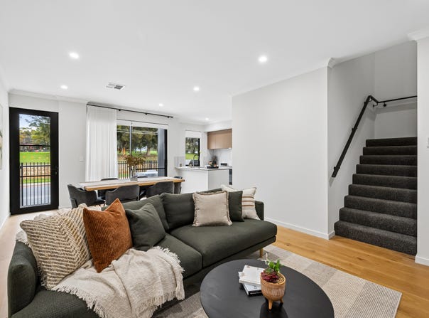 1/11 Telford Crescent, Stirling, WA 6021