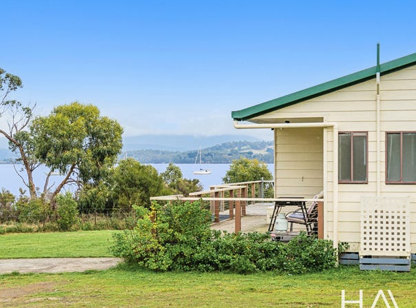 4 Challis Crescent, Deep Bay, Tas 7112