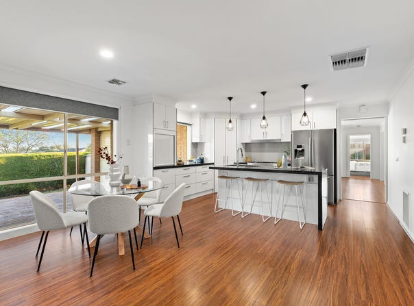 2 Hillrise Crescent, Chirnside Park, Vic 3116