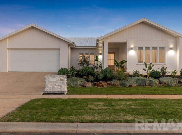10 Burt Street, Gobbagombalin, NSW 2650