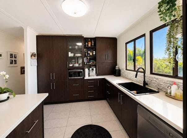 6 Drummer St, Toolooa, Qld 4680