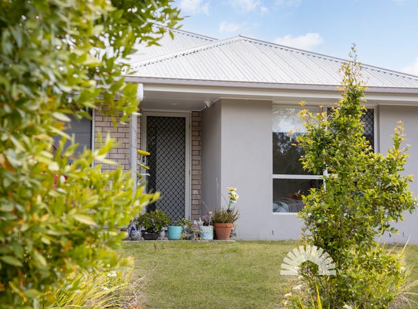 24 Hamilton Road, Woodford, Qld 4514