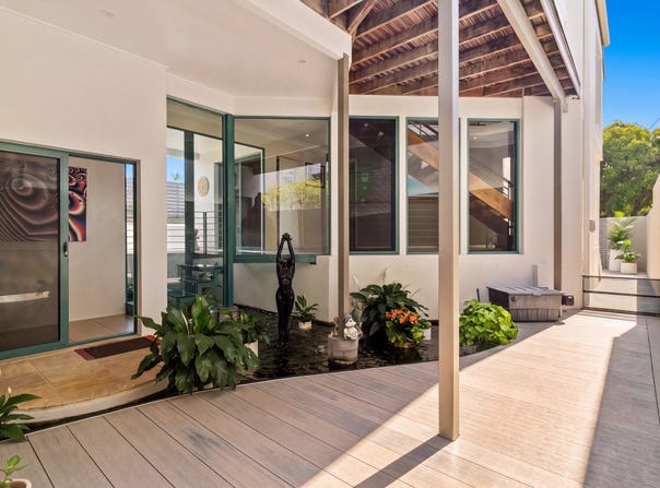 18 Ocean Street, Mermaid Beach, Qld 4218