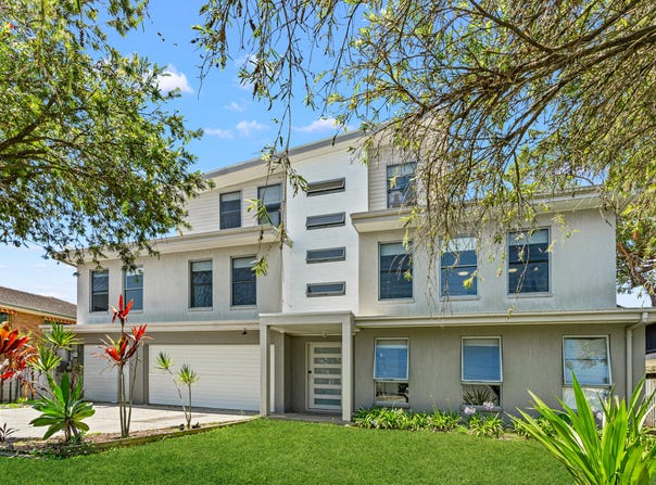 3 Fourth Avenue, Labrador, Qld 4215
