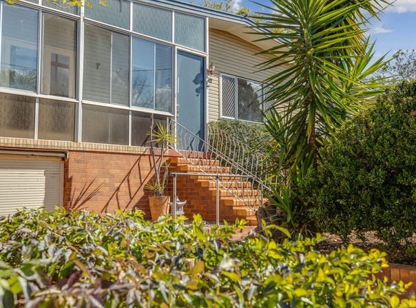 12 Mcnamara Street, Centenary Heights, Qld 4350