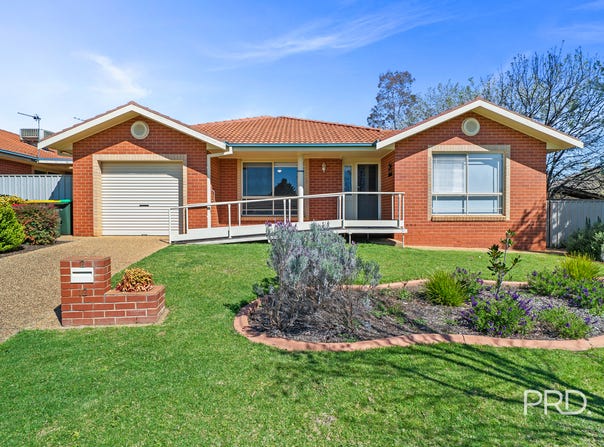 2/12 Kaloona Drive, Bourkelands, NSW 2650