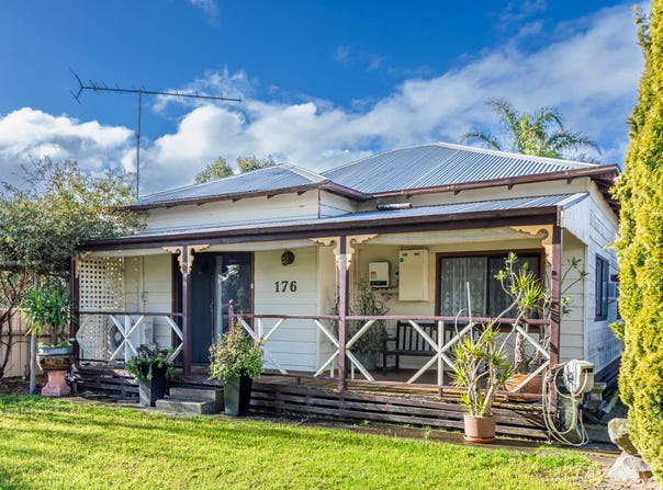 176 Elizabeth Street, Edenhope, Vic 3318