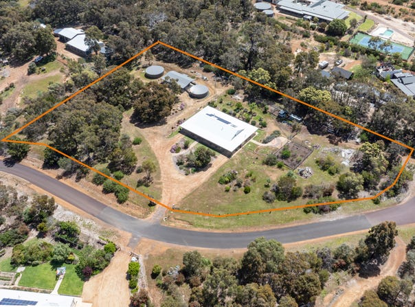 15 Lochinvar Place, Quindalup, WA 6281
