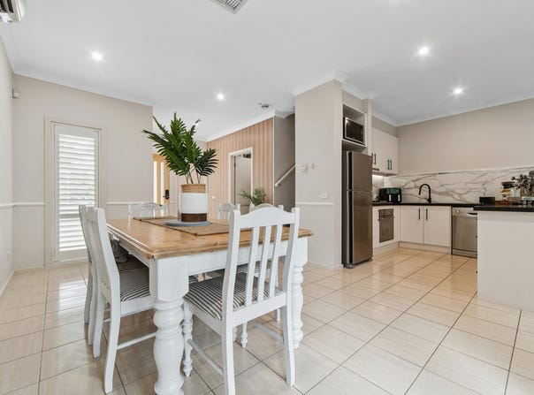 6/2 Coventry Drive, Sandhurst, Vic 3977