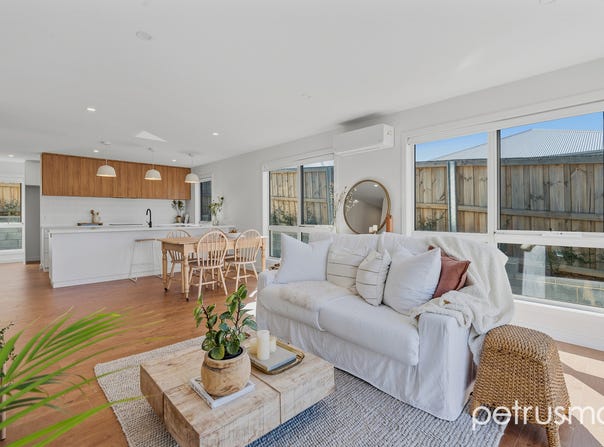 2/3 Achaderry Court, Howrah, Tas 7018