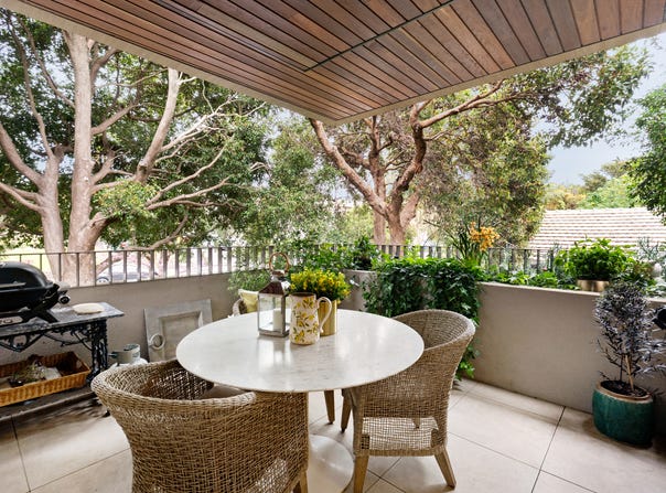 102/1A Deakin Street South, Hampton, Vic 3188