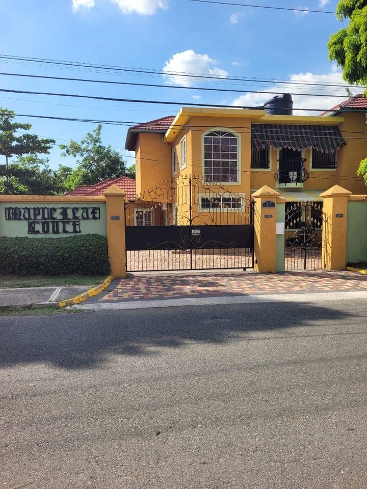 17 MAPLE LEAF AVENUE, ST