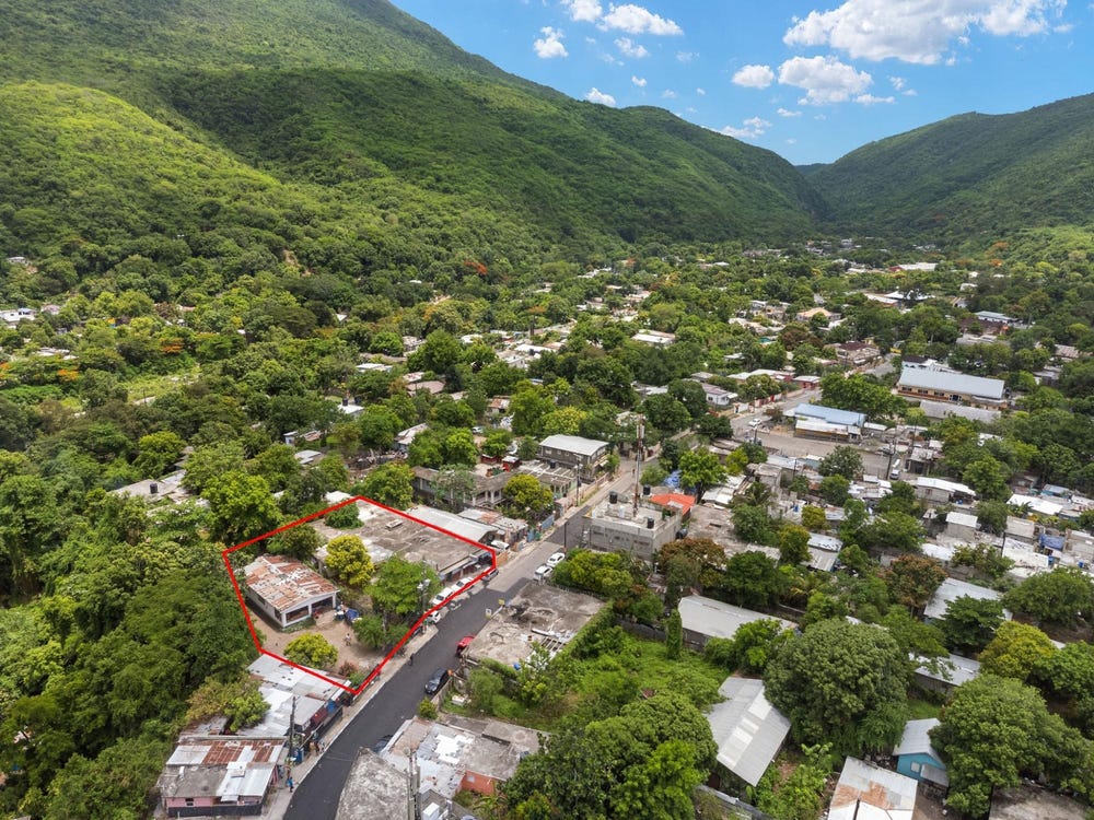 26 AUGUST TOWN RD, Kingston 7, St. Andrew