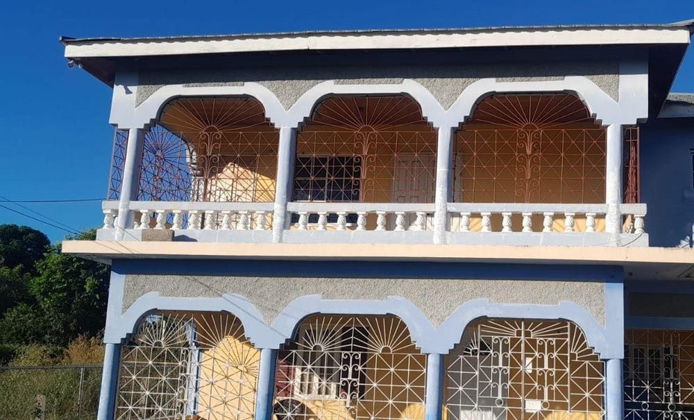 GLOBE AVENUE, SPANISH TOW