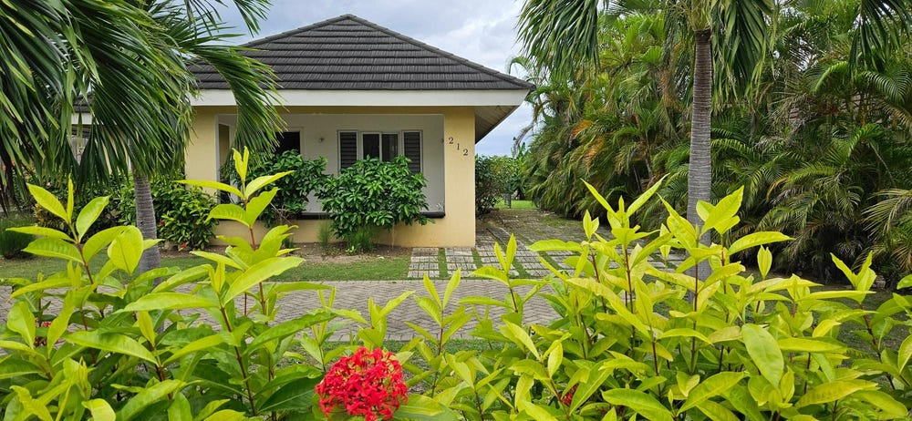 212 PIMENTO AVENUE, Laughlands, St. Ann