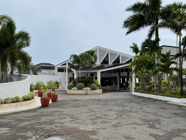 MAIN ROAD, RUNAWAY BAY