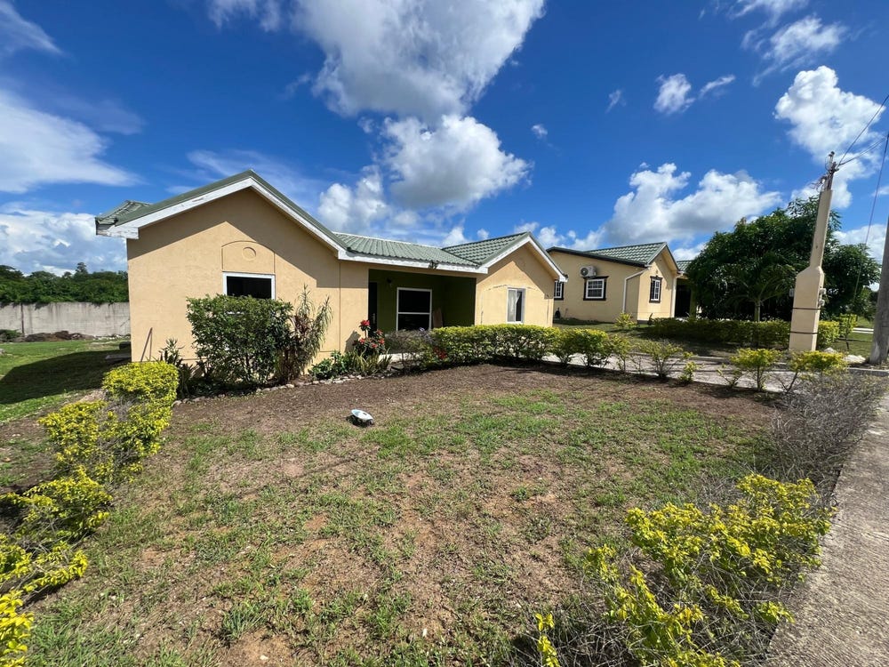 NELLS COTTAGE , HALSE HAL