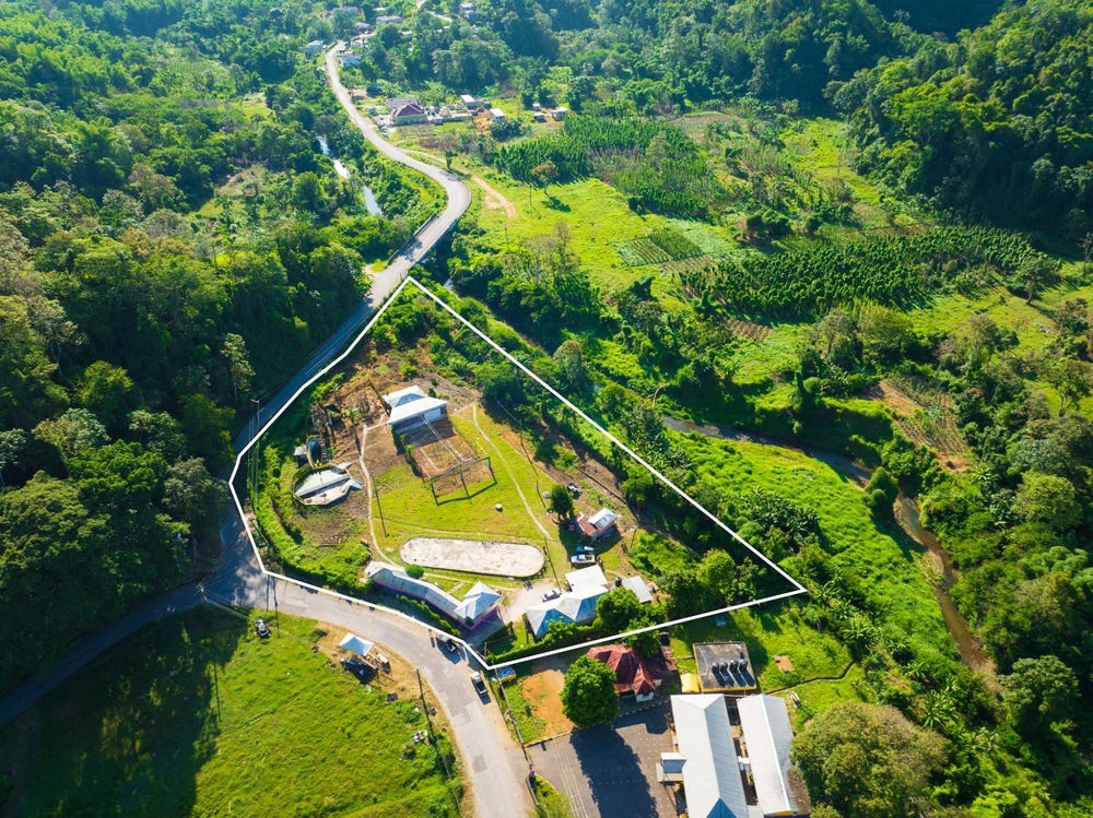 B 10, Troy, Manchester Parish