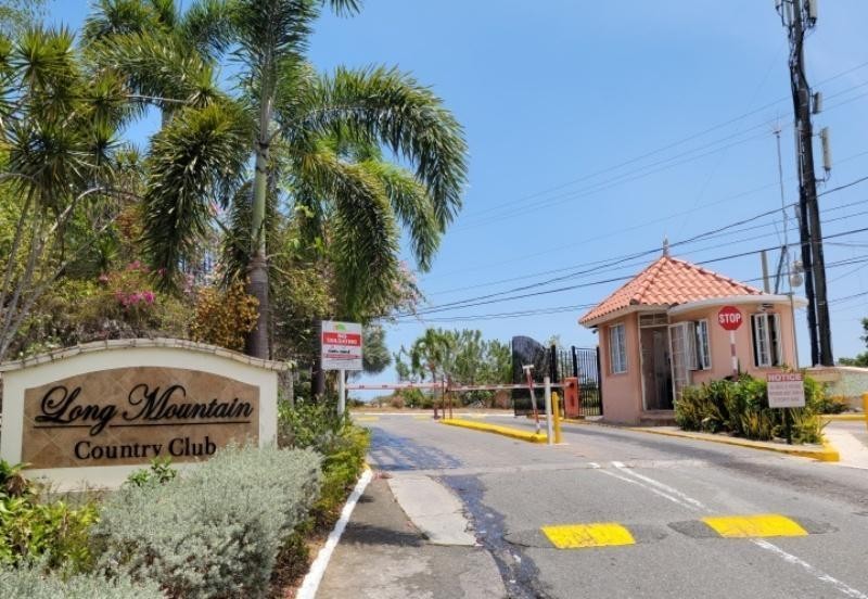 LONG MOUNTAIN COUNTRY CLU