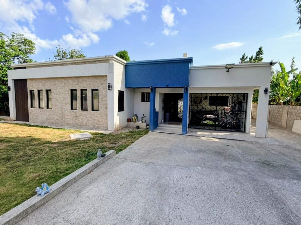 63 HILLVIEW TERRACE, Kingston 19, St. Andrew
