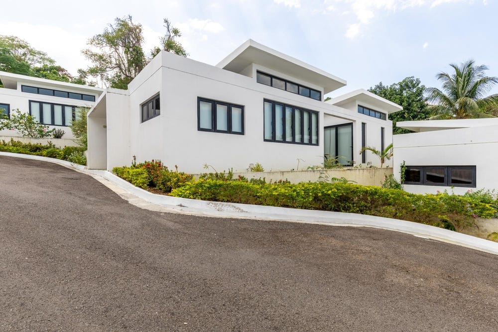 PARADISE BAY, READING