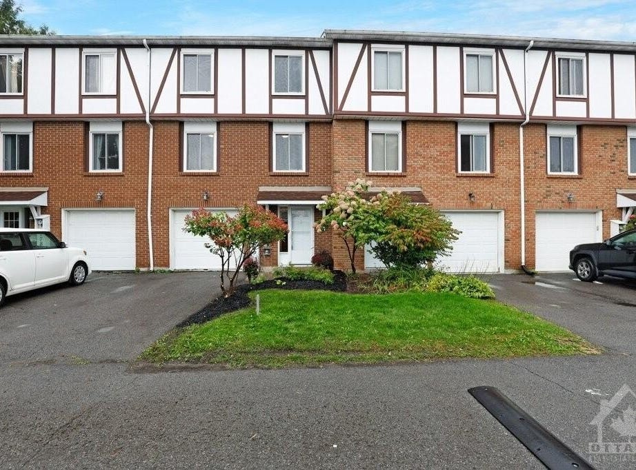 1789 AXMINSTER Court, Ottawa, Ontario K1C 1Z5 Apartment for Sale