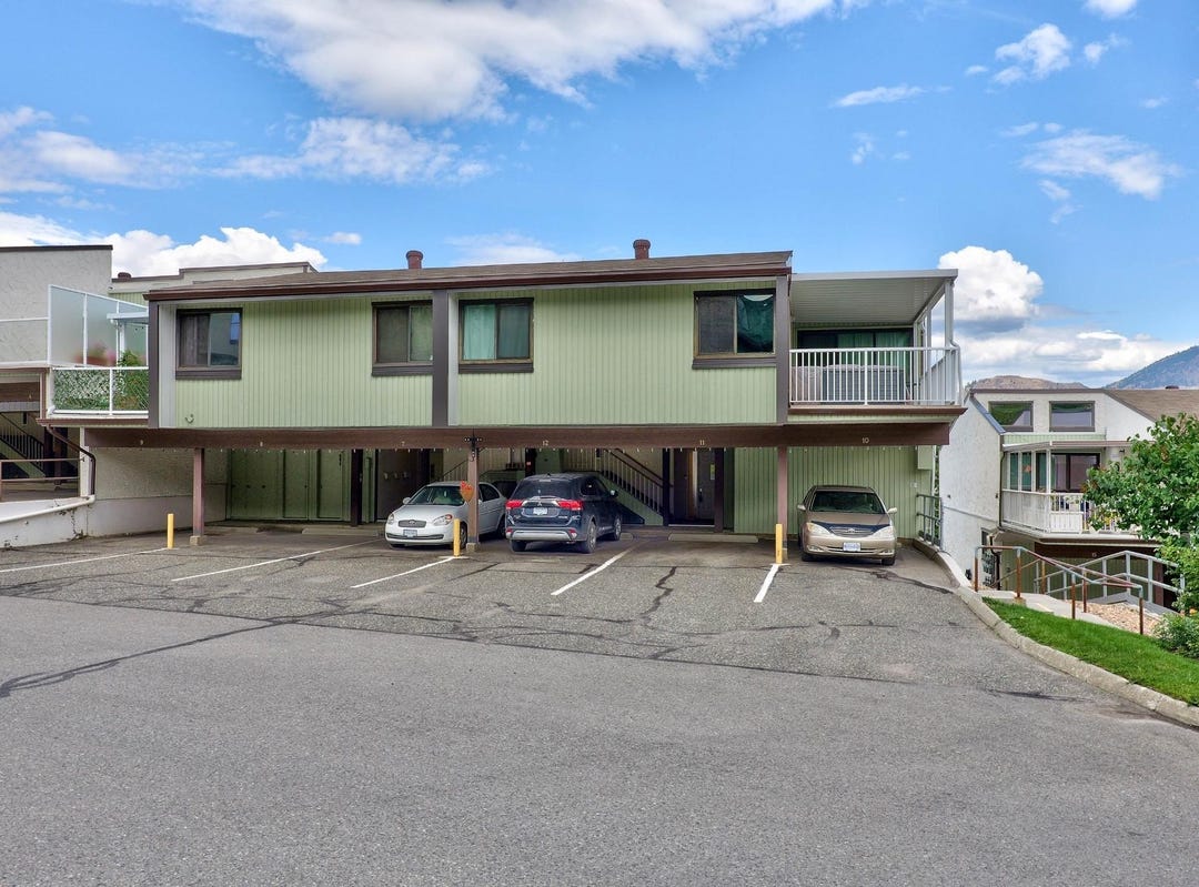 137 MCGILL RD 11, Sahali, BC V2C 1L9 Apartment for Sale