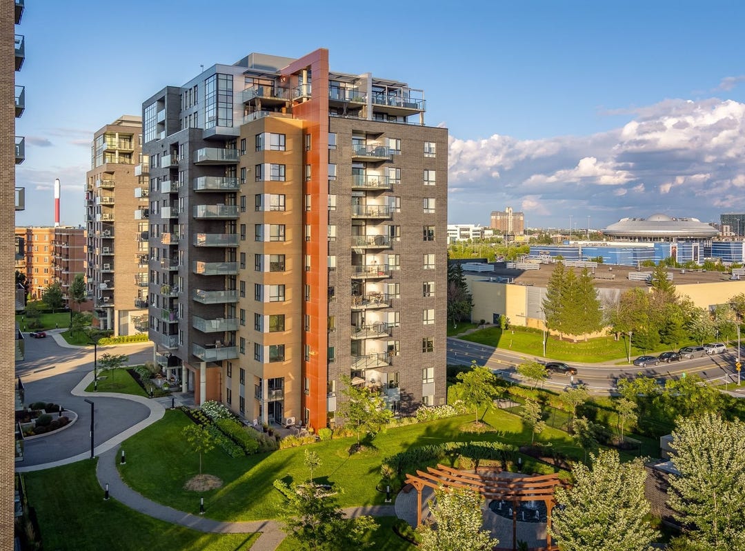2875 Av. du Cosmodôme 1103, Laval (Chomedey), Québec H7T 0E3