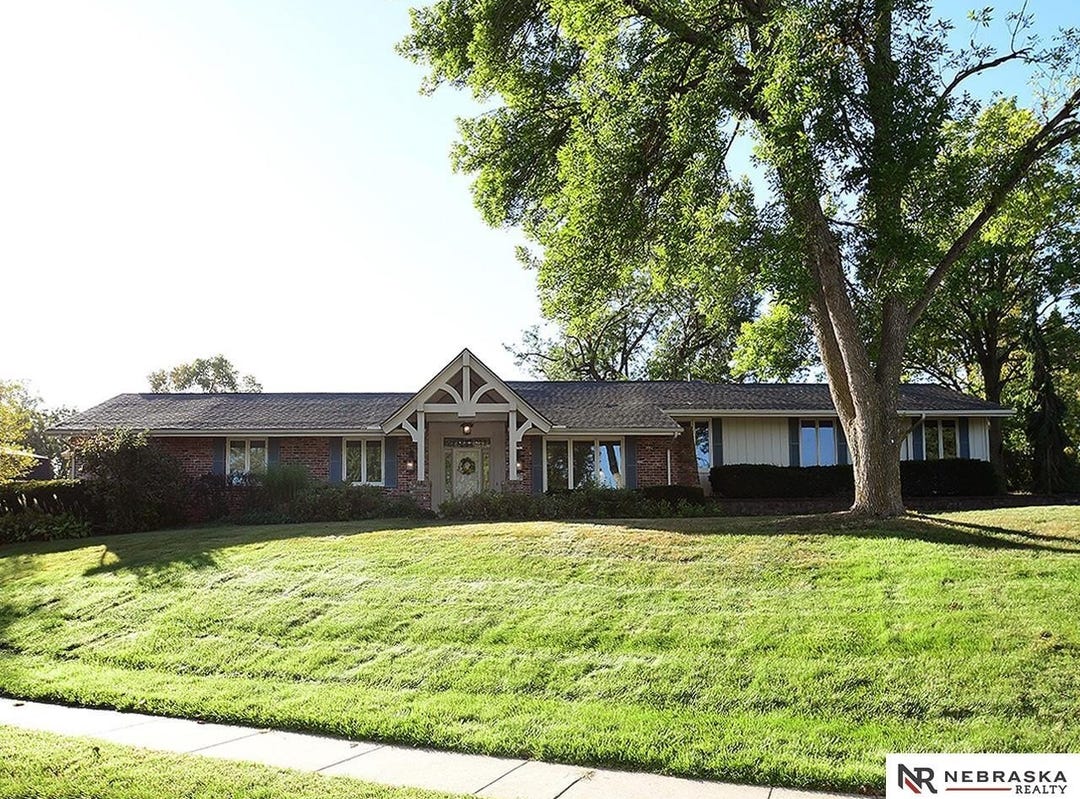 11125 N 62nd Street, Omaha, NE 68152 House for Sale