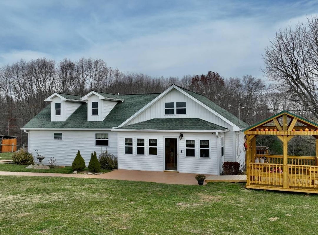 252 Old Civil War Trl, Renick, WV 24966 House for Sale